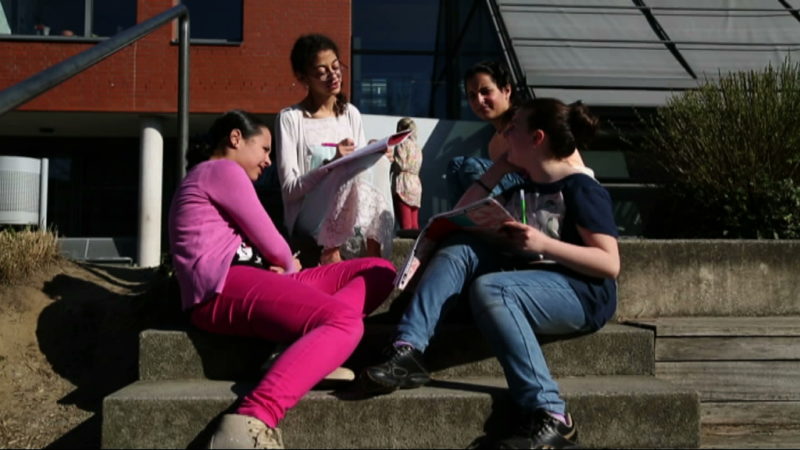 Wir haben die beste Schule im ganzen Land! (Foto: SAT.1 NRW)