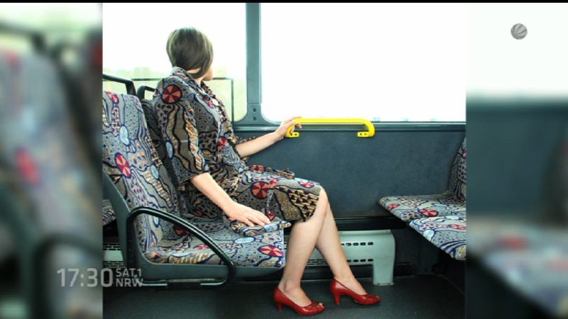 Mode aus Bus-Sitzpolstern (Foto: SAT.1 NRW)