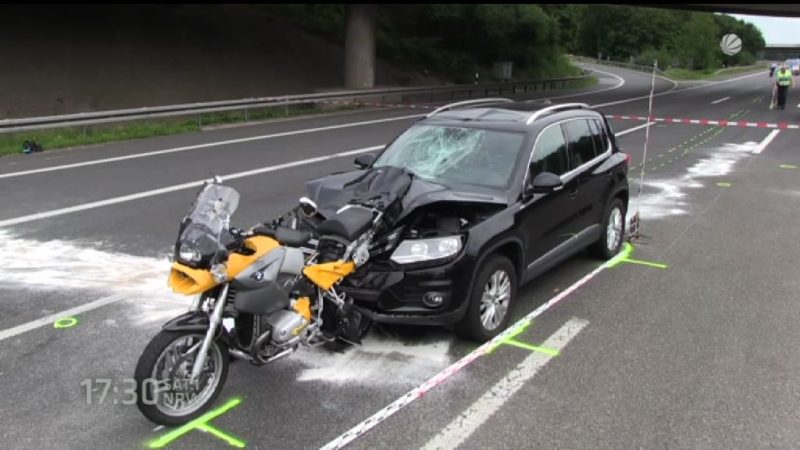 Polizei will gegen rasende Motorradfahrer vorgehen (Foto: SAT.1 NRW)
