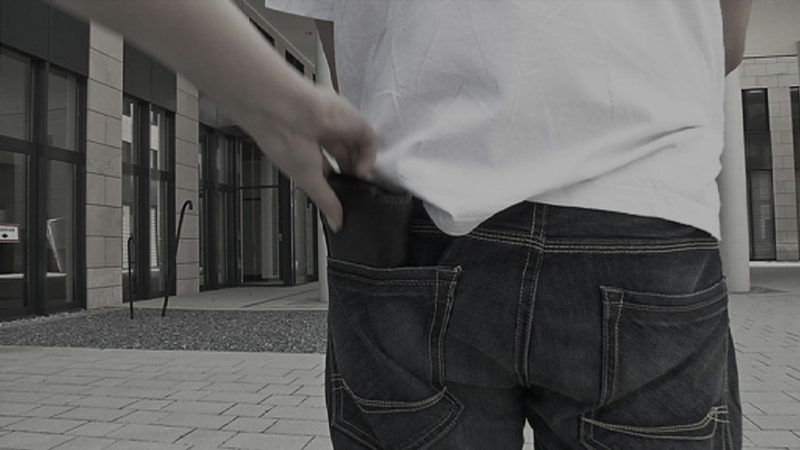 Augen auf – Tasche zu (Foto: SAT.1 NRW)
