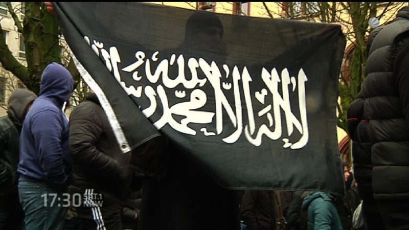 Salafisten suchen Kontakt zu Flüchtlingen (Foto: SAT.1 NRW)