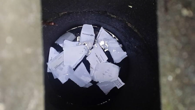 Briefe in Gulli entsorgt (Foto: SAT.1 NRW)