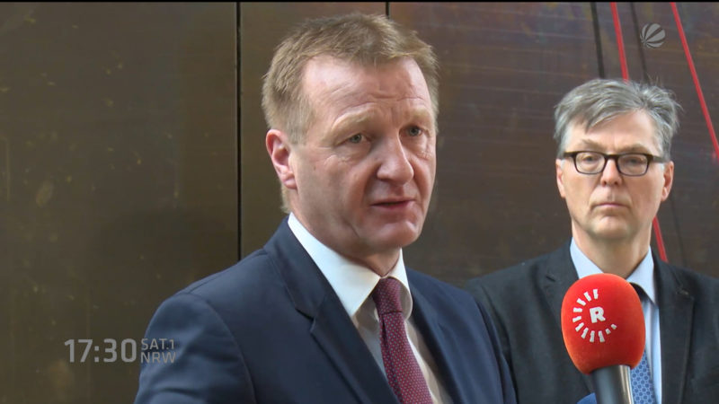 Innenminister Jäger unter Druck (Foto: SAT.1 NRW)