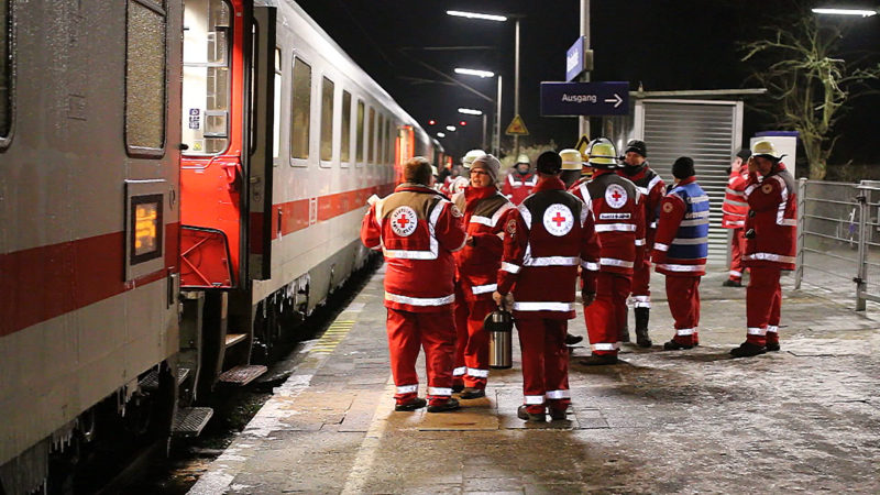 Zug nach NRW bleibt im Winter stecken (Foto: NonStopNews)