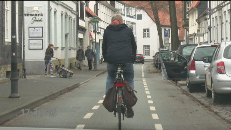 Radweg mitten in der Straße (Foto: SAT.1 NRW)