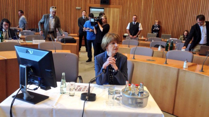 Reker sagt aus (Foto: SAT.1 NRW)