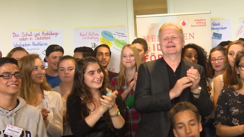 Grönemeyer singt mit Jugendlichen (Foto: SAT.1 NRW)