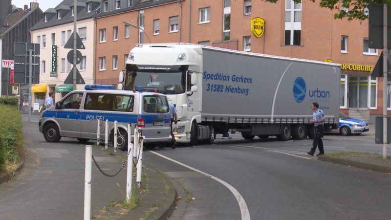 LKW fährt Frau tot (Foto: SAT.1 NRW)