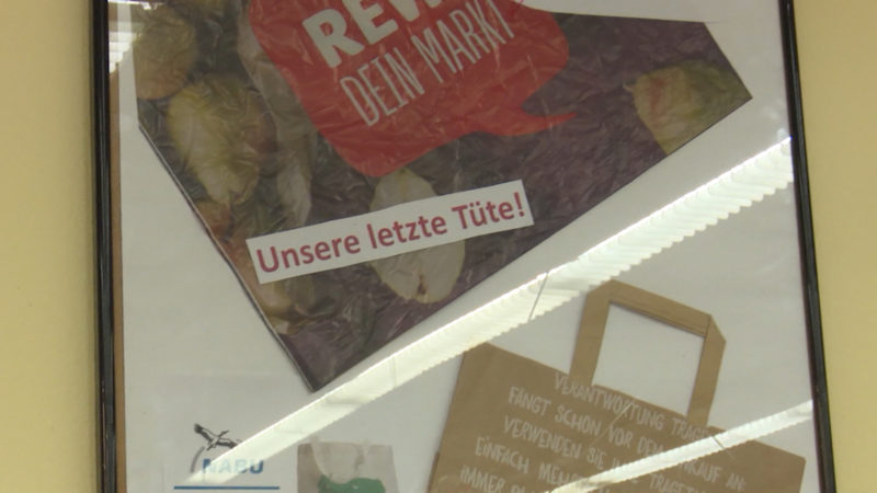 Letzte Plastiktüte in Duisburg (Foto: SAT.1 NRW)