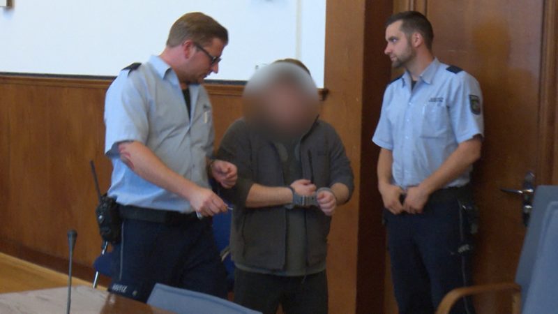 Enkel tötet Opa (Foto: SAT.1 NRW)