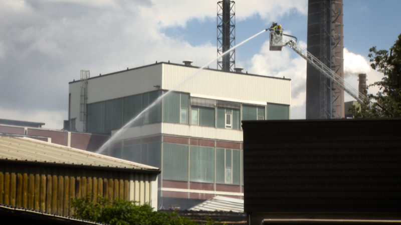 Rauchwolke über Duisburg (Foto: SAT.1 NRW)