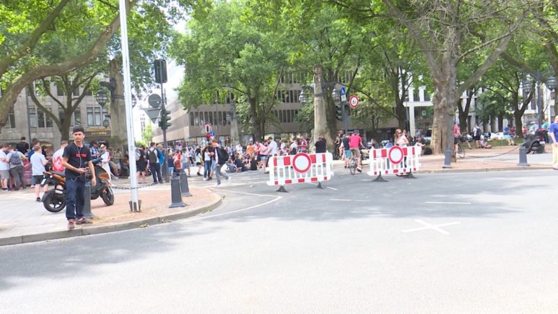 Pokebrücke wird geräumt (Foto: SAT.1 NRW)