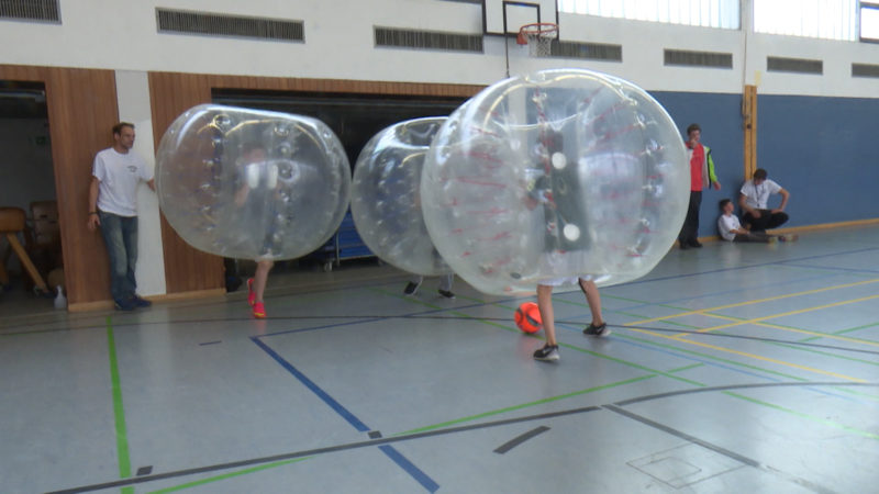 Bubble-Soccer für die Integration (Foto: SAT.1 NRW)