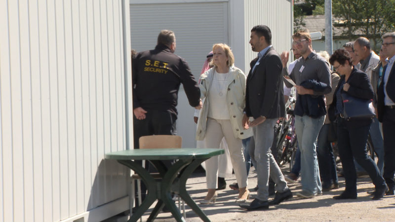Kraft besucht mobile Kita (Foto: SAT.1 NRW)