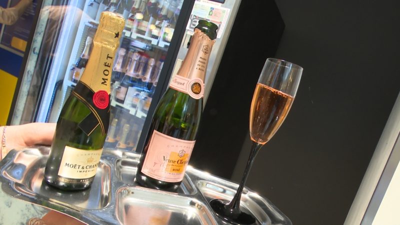 Champagner aus dem Automaten (Foto: SAT.1 NRW)