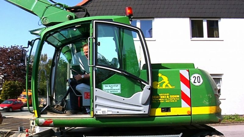 Teure Bauarbeiten wegen abgesackter Straße (Foto: SAT.1 NRW)