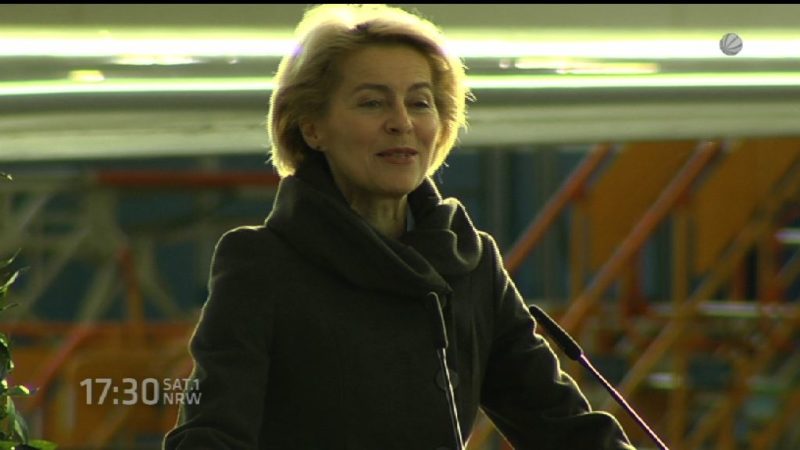 Soldat zeigt Ministerin an (Foto: SAT.1 NRW)
