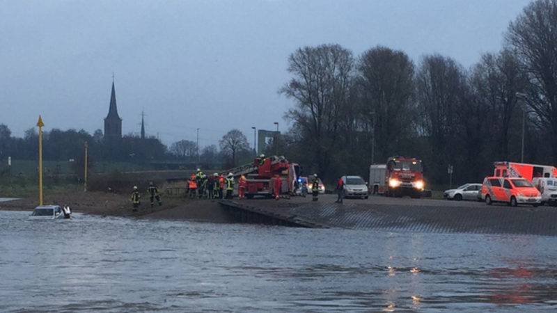 Schiffbrand bei Duisburg (Foto: SAT.1 NRW)