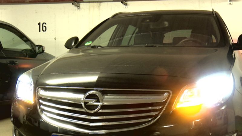 Opel der Bürgermeisterin: Fährt nicht, kostet nur (Foto: SAT.1 NRW)