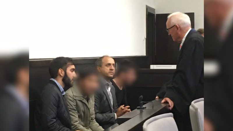 Zwei Afghanen stehen seit heute vor Gericht (Foto: SAT.1 NRW)