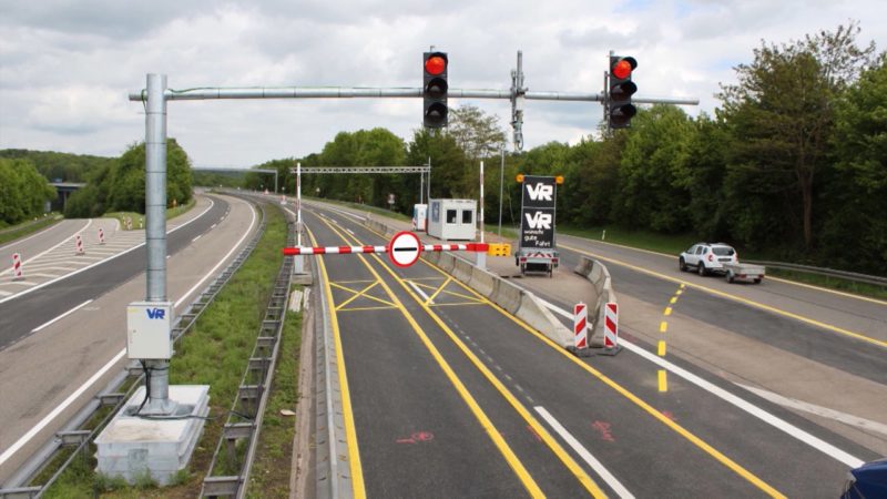 Schranken auf Rheinbrücken fast fertig (Foto: SAT.1 NRW)