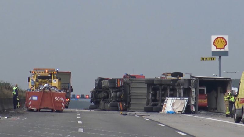 LKW mit Spraydosen fängt Feuer (Foto: SAT.1 NRW)