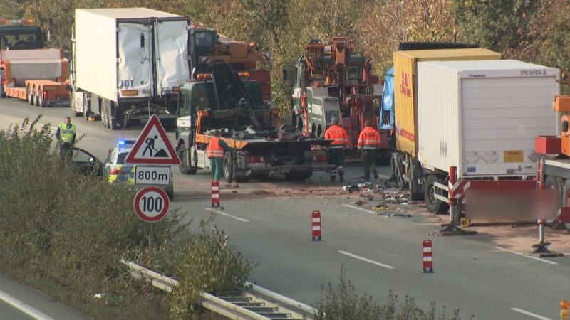 Schwerer LKW Unfall auf A2 bei Bielefeld (Foto: SAT.1 NRW)
