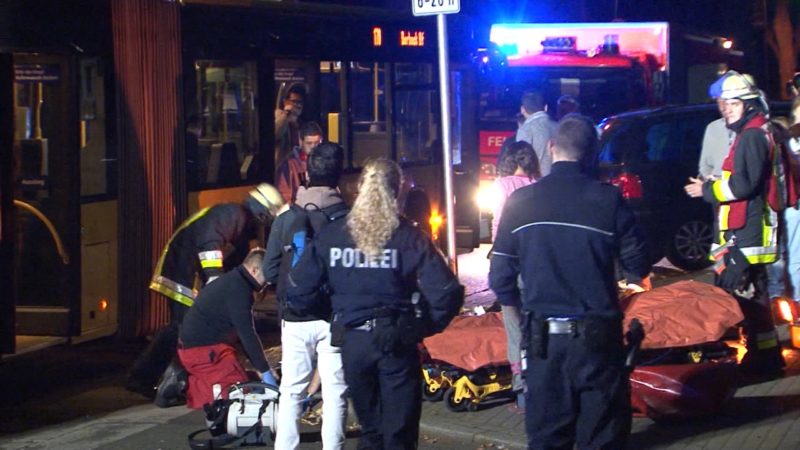 Mann wird von Bus mitgeschleift (Foto: SAT.1 NRW)