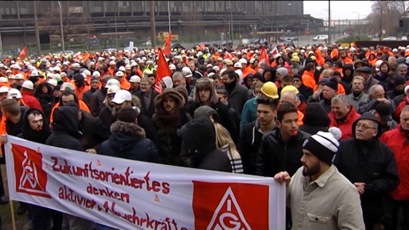 Betriebsrat ThyssenKrupp informiert Mitarbeiter über Zukunft (Foto: SAT.1 NRW)