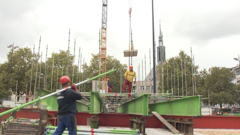 Weihnachtbaum in Dortmund wird aufgebaut (Foto: SAT.1 NRW)