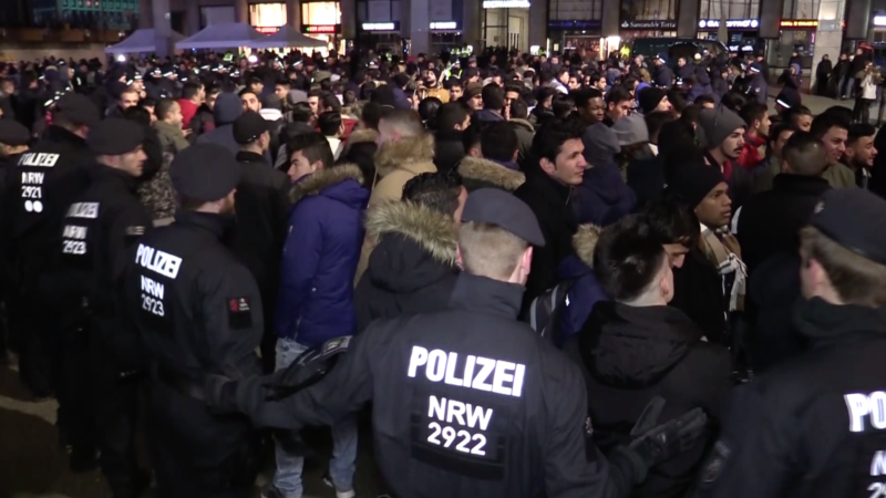 Kölner Polizei entfacht Diskussion (Foto: Telenews Network)