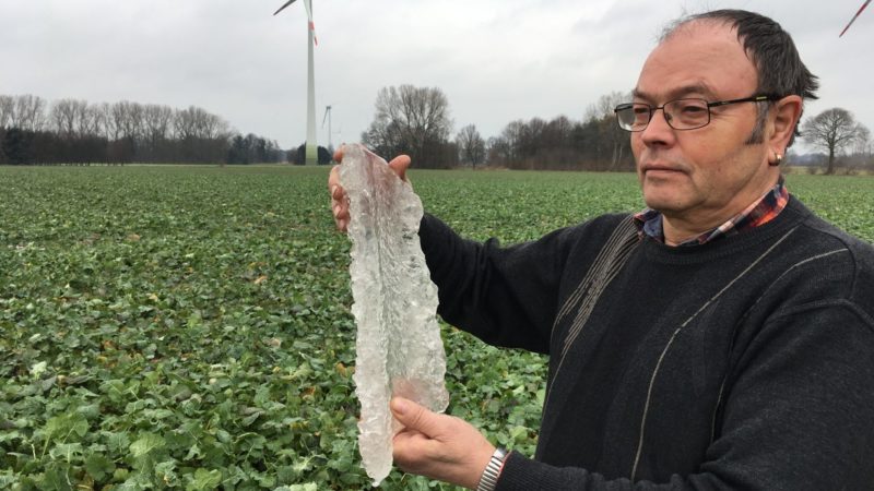 Eisblock kracht von Windrad (Foto: SAT.1 NRW)