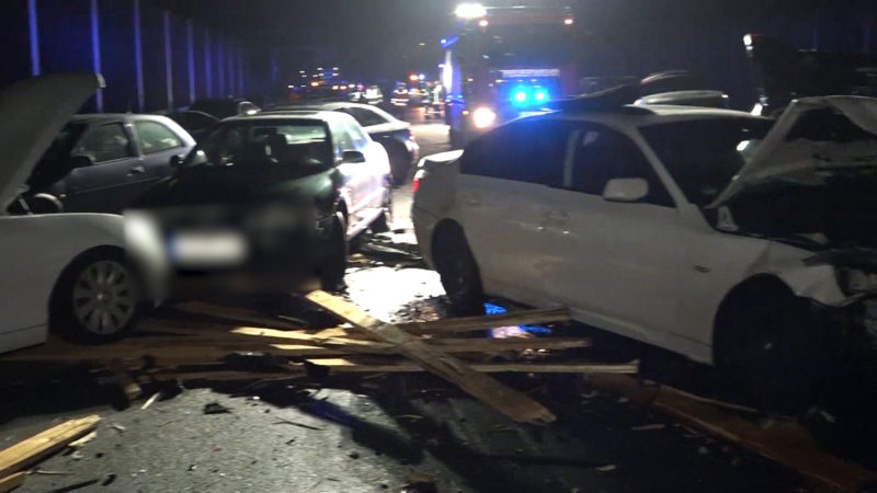 Massencrash auf der A1 (Foto: SAT.1 NRW)