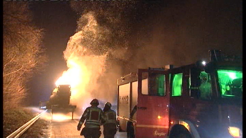 Flammeninferno auf A57 (Foto: SAT.1 NRW)