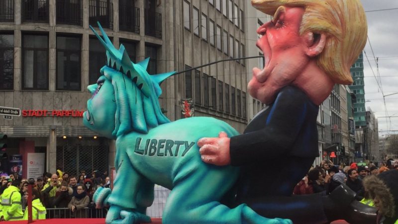 Reaktionen auf Trump-Karnevalswagen (Foto: SAT.1 NRW)