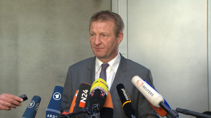 NRW-Innenminister verteidigt seine Behörden (Foto: SAT.1 NRW)