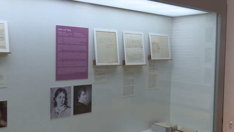 Ausstellung für Liebeslyrik (Foto: SAT.1 NRW)