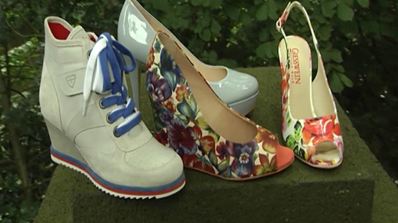 Start-Up reinigt dreckige Schuhe (Foto: SAT.1 NRW)