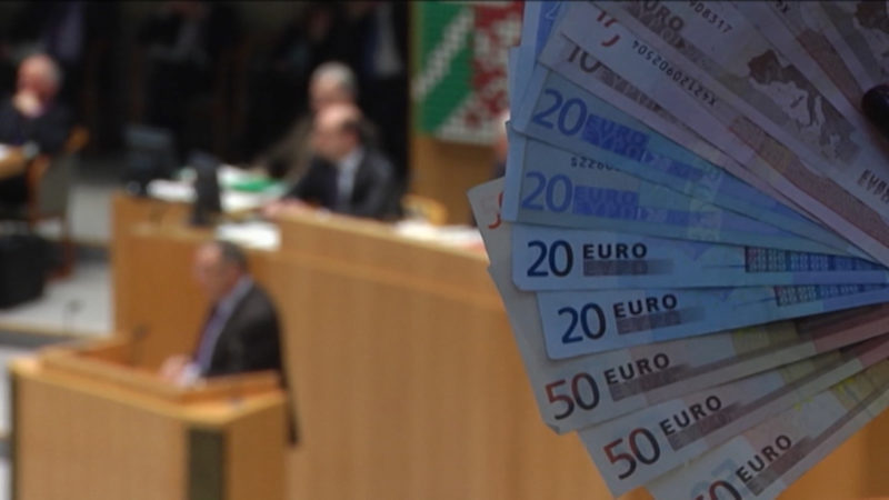 Politiker wollen weniger Geld - dürfen aber nicht (Foto: SAT.1 NRW)