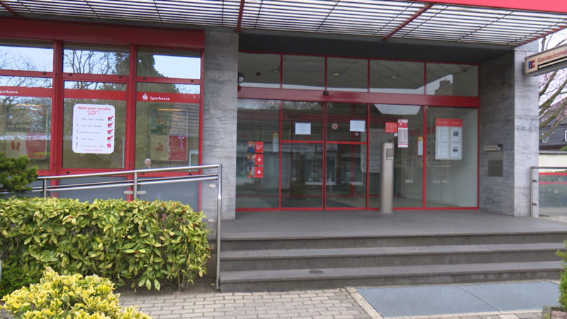 Fragen zum Banküberfall in Duisburg (Foto: SAT.1 NRW)
