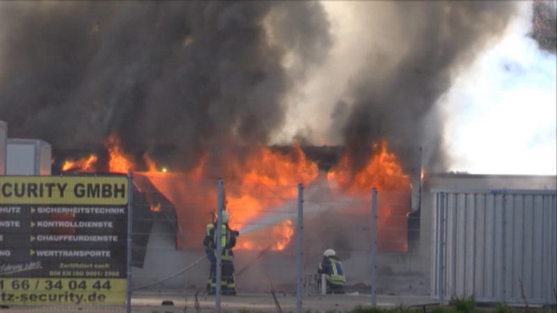 Flüchtlingsheim in Flammen (Foto: SAT.1 NRW)