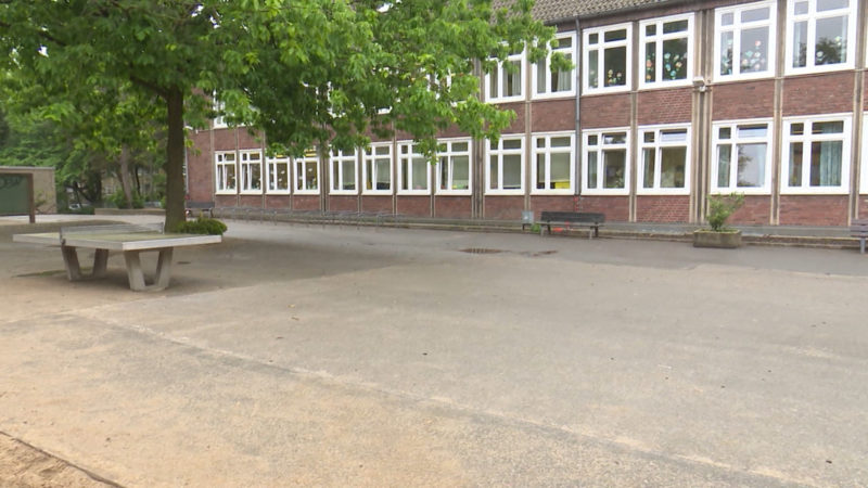 Tatort Schulhof (Foto: SAT.1 NRW)