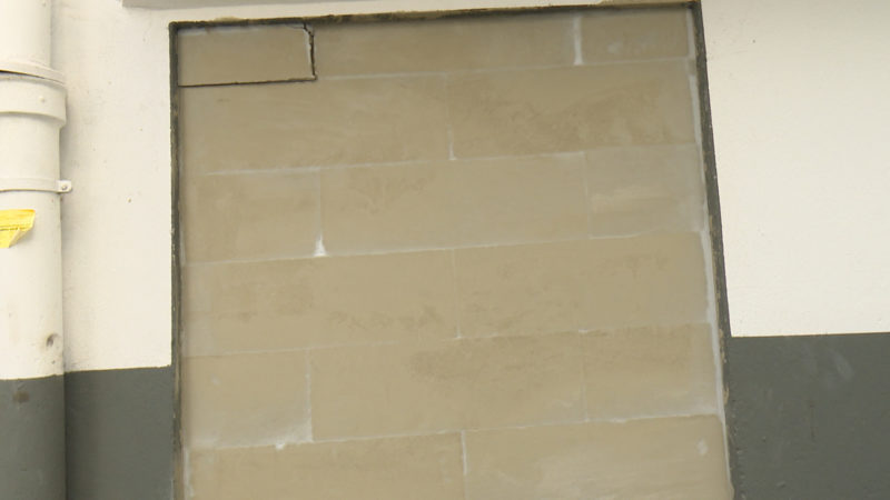 Vermieter errichtet Mauer (Foto: SAT.1 NRW)