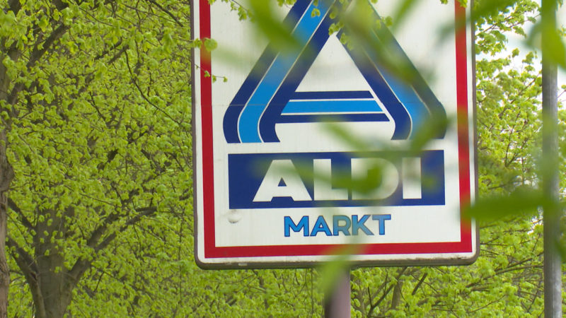 Aldi berechnet Plastiktüten (Foto: SAT.1 NRW)