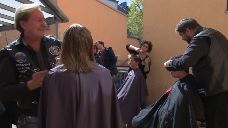Haare schneiden für den guten Zweck (Foto: SAT.1 NRW)