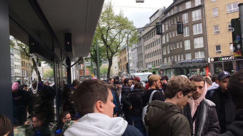 Sneaker-Alarm in Düsseldorf (Foto: SAT.1 NRW)
