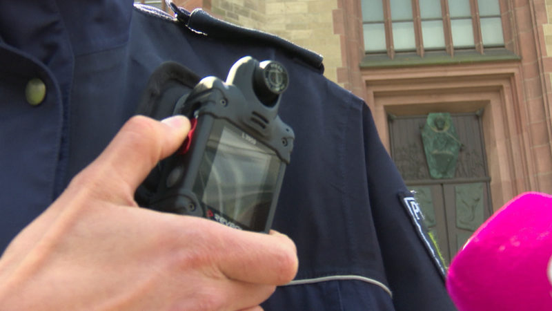 Ausrüstung für die Polizei (Foto: SAT.1 NRW)