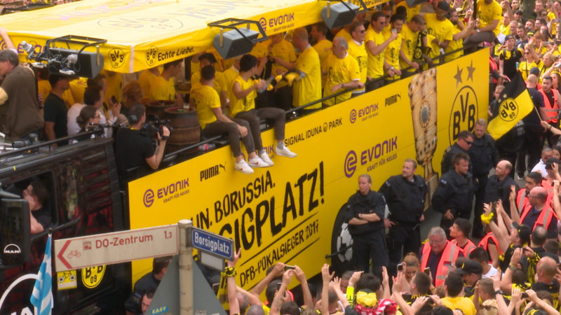 BVB feiert seinen Pokalsieg (Foto: SAT.1 NRW)