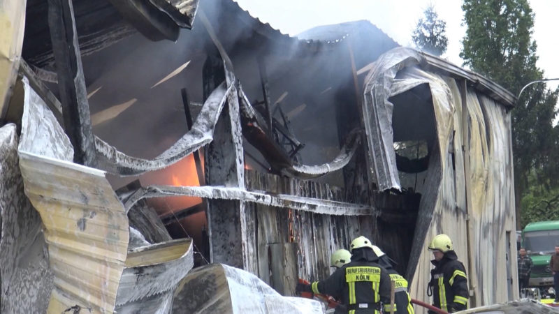 Großbrand in einer LKW-Werkstatt (Foto: SAT.1 NRW)