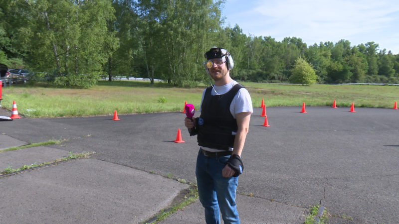 Hangover-Anzug im Test (Foto: SAT.1 NRW)